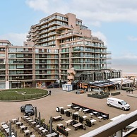 Modern Apartment in Centre With Parking