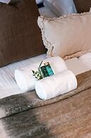 Spacious Apartment With Lateral sea View