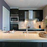 Spacious Apartment With Lateral sea View