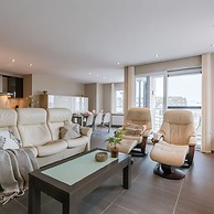 Spacious Apartment With Lateral sea View