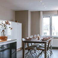 Spacious Apartment With Lateral sea View