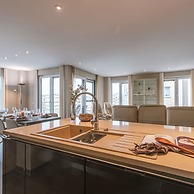 Spacious Apartment With Lateral sea View