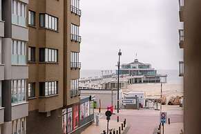 Spacious Apartment With Lateral sea View