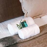 Spacious Apartment With Lateral sea View