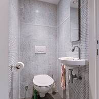 Spacious Apartment With Lateral sea View