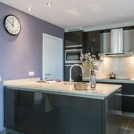 Spacious Apartment With Lateral sea View