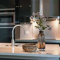 Spacious Apartment With Lateral sea View