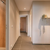 Spacious Apartment With Lateral sea View