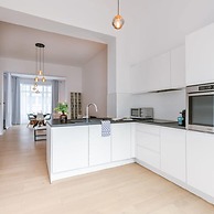 Spacious and Bright Apartment With Sunny Terrace