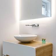 Spacious and Bright Apartment With Sunny Terrace