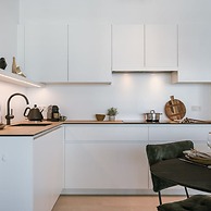 Modern Apartment With South Facing Terrace