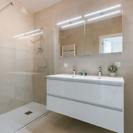 Modern Apartment With South Facing Terrace