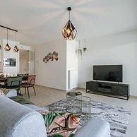 Modern Apartment With South Facing Terrace