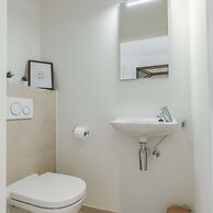 Modern Apartment With South Facing Terrace