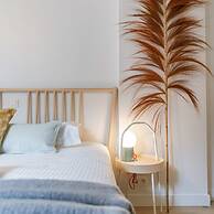 Boulevard Apartment Near the Beach