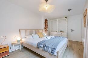 Boulevard Apartment Near the Beach