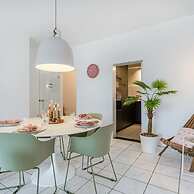 Boulevard Apartment Near the Beach