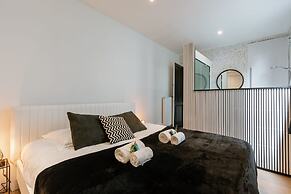 Beautiful and Spacious Vacation Home With Parking