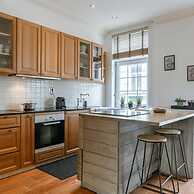 Beautiful and Spacious Vacation Home With Parking