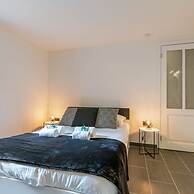 Beautiful and Spacious Vacation Home With Parking