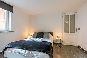 Beautiful and Spacious Vacation Home With Parking