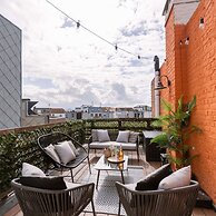 Beautiful and Spacious Vacation Home With Parking