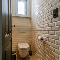 Beautiful and Spacious Vacation Home With Parking