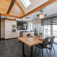 Beautiful and Spacious Vacation Home With Parking