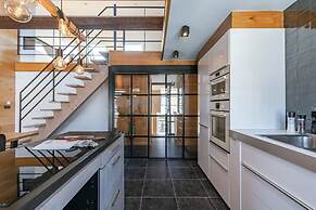 Beautiful and Spacious Vacation Home With Parking