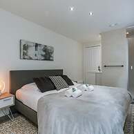 Beautiful and Spacious Vacation Home With Parking