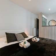 Beautiful and Spacious Vacation Home With Parking