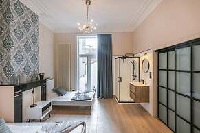 Beautiful and Spacious Vacation Home With Parking