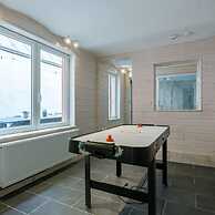 Beautiful and Spacious Vacation Home With Parking