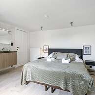 Beautiful and Spacious Vacation Home With Parking