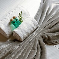 Beautiful and Spacious Vacation Home With Parking