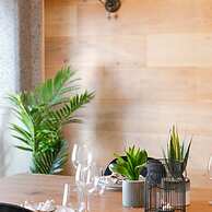 Beautiful and Spacious Vacation Home With Parking