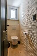 Beautiful and Spacious Vacation Home With Parking