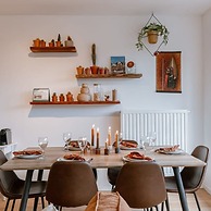 Homely Duplex Near Historic City Center Station