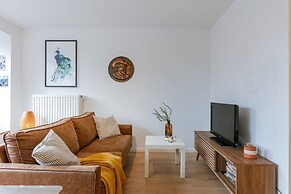 Homely Duplex Near Historic City Center Station