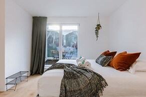 Homely Duplex Near Historic City Center Station