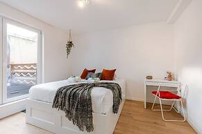 Homely Duplex Near Historic City Center Station