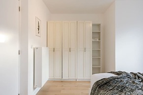 Homely Duplex Near Historic City Center Station