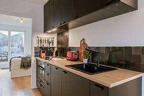 Homely Duplex Near Historic City Center Station