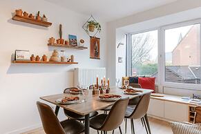Homely Duplex Near Historic City Center Station