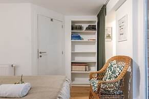Homely Duplex Near Historic City Center Station