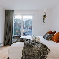 Homely Duplex Near Historic City Center Station