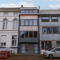 Homely Duplex Near Historic City Center Station