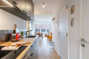 Homely Duplex Near Historic City Center Station