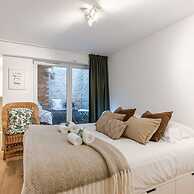 Homely Duplex Near Historic City Center Station