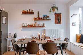 Homely Duplex Near Historic City Center Station